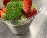Foto del paso 1 de la receta: Yogurt natural con chía y frutas naturales