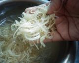खान्देश स्पेशल कांदा कुरडई ची भाजी (kuradi bhaji recipe in marathi) रेसिपी स्टेप 2 फोटो 