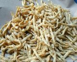 Foto langkah ke 6 dari resep Stik Bawang Simple Crispy.