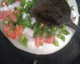 Instant Semolina Uttapam रेसिपी चरण 2 फोटो