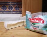 Foto del paso 2 de la receta: Pizza de salmón, mozzarella y brie