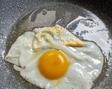 Foto langkah ke 2 dari resep Mamaci Telur Kecap Nyemek.