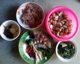 รูปขั้นตอนการทำที่ 1 ของ ต้มแซบหมูใส่เห็ดฟาง(เนื่องจากหากระดูกอ่อนไม่ได้เลยใช้เนื้อหมูแทน
