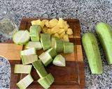 Foto del paso 1 de la receta: Crema de calabacín y puerro con queso de cabra