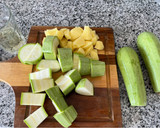 Foto del paso 1 de la receta: Crema de calabacín y puerro con queso de cabra