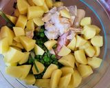 Tárkonyos sertés raguleves recept fázis 2 fotója