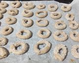 Foto del passaggio 4 della ricetta Ciambelline al vino