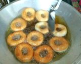 Foto langkah ke 5 dari resep Donat Kampung Gula Putih Ekonomis.