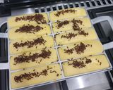 Foto langkah ke 5 dari resep Pukis Keju Kismis Meses.