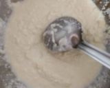 A picture of step 2 of Besan ka chila.