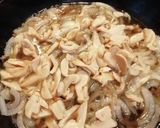 Foto del paso 4 de la receta: Chuletas de cerdo al marsala con ensalada tibia