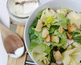 Foto del paso 6 de la receta: Ensalada César con rosetas de queso sin lactosa