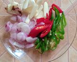 Foto langkah ke 2 dari resep Tumis Pepaya Muda Udang.