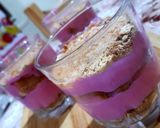صورة لخطوة 1 من وصفة تحلية الطبقات بفلون الفراولة والبيسكوي 🍓🍪