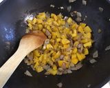 Une image de l'étape 9 de One pot pasta « Marin » aux thon, poivron jaune, algues et bouillon de crevettes.