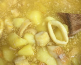 Foto del paso 4 de la receta: Patatas con surtido de mar