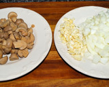 Foto del paso 2 de la receta: Filetes de pollo estofados con champiñones