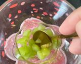 Foto langkah ke 3 dari resep Grape Yakult Squash ala Mama Asi / yLoVeA.