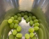 A picture of step 2 of Gazpacho Blanco.