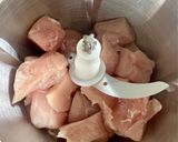 Une image de l'étape 1 de Boulettes de poulet aux jeunes épinards frais et orzo 🐓.