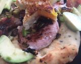 A picture of step 6 of Flatbread, bacon, egg and avocado 🥑.
