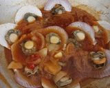 Foto langkah ke 3 dari resep Kerang Asam Manis.