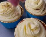 Gambar langkah 11 resipi Carrot cupcakes with cream cheese icing.