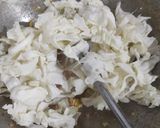 Foto langkah ke 5 dari resep Tumis kubis telur tomat.