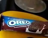 A picture of step 1 of Oreo delight shake.