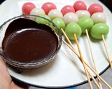 Foto langkah ke 6 dari resep Mochi Dango Saus Cokelat.
