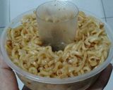 Foto langkah ke 4 dari resep Donat indomie tanpa telor tanpa kukus.