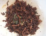 A picture of step 3 of Fried onions dry chutney.