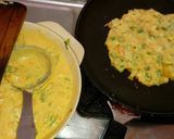 A picture of step 4 of Pan rava chilla.