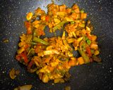 Gambar langkah 5 resipi Telur Bistik Chilli Pesto.