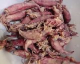 Foto langkah ke 2 dari resep Tumis Cumi Asin.