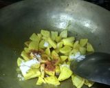 A picture of step 3 of Potato jat-pat veggie.