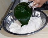 A picture of step 2 of Palak(Spinach) Masala Puri.
