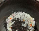 A picture of step 1 of Oriental rice /minced meat rice.