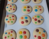 Foto del paso 7 de la receta: Cookies de manteca con chips de chocolate y rocklets
