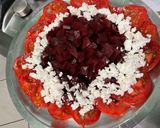 Une image de l'étape 8 de Salade festive aux tomates, betteraves rouges, feta et persil.
