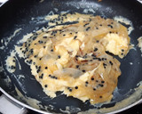 Foto del paso 4 de la receta: Revuelto de cebolla y huevas de pescado