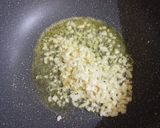 Foto langkah ke 2 dari resep Garlic Butter Pasta.