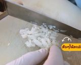 A picture of step 3 of Jumeokbap Korean Rice Balls.