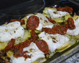Foto del paso 2 de la receta: Merluza al horno con patatas y tomate seco