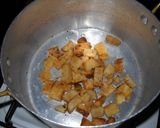 Foto del paso 1 de la receta: Cazuela de arroz con papas, pollo y carne (todo reciclado)