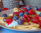 Foto del paso 2 de la receta: Crepes 3 ingredientes con yogur y frutos rojos