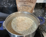 Foto del paso 3 de la receta: Sopa de cebolla con flores y soja texturizada
