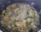 Foto del passaggio 3 della ricetta Vellutata di porri, patate e castagne