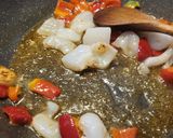Foto del paso 2 de la receta: Cazuelita marinera con garbanzos