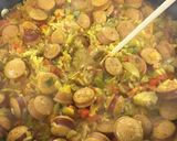 Foto del paso 5 de la receta: Arroz con salchichas y cúrcuma